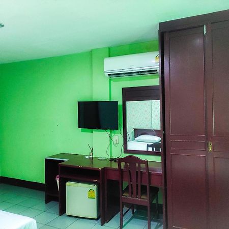 Woodlands Inn Bangkok Bagian luar foto