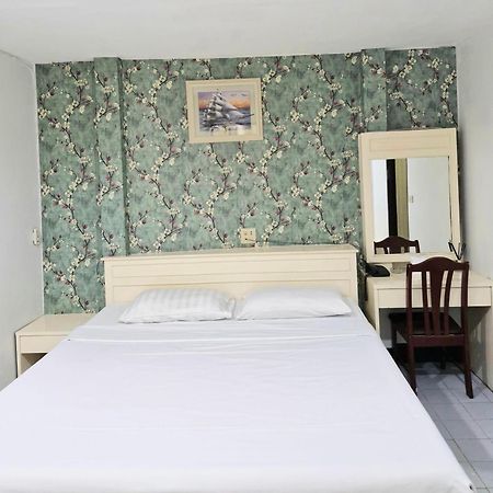 Woodlands Inn Bangkok Bagian luar foto