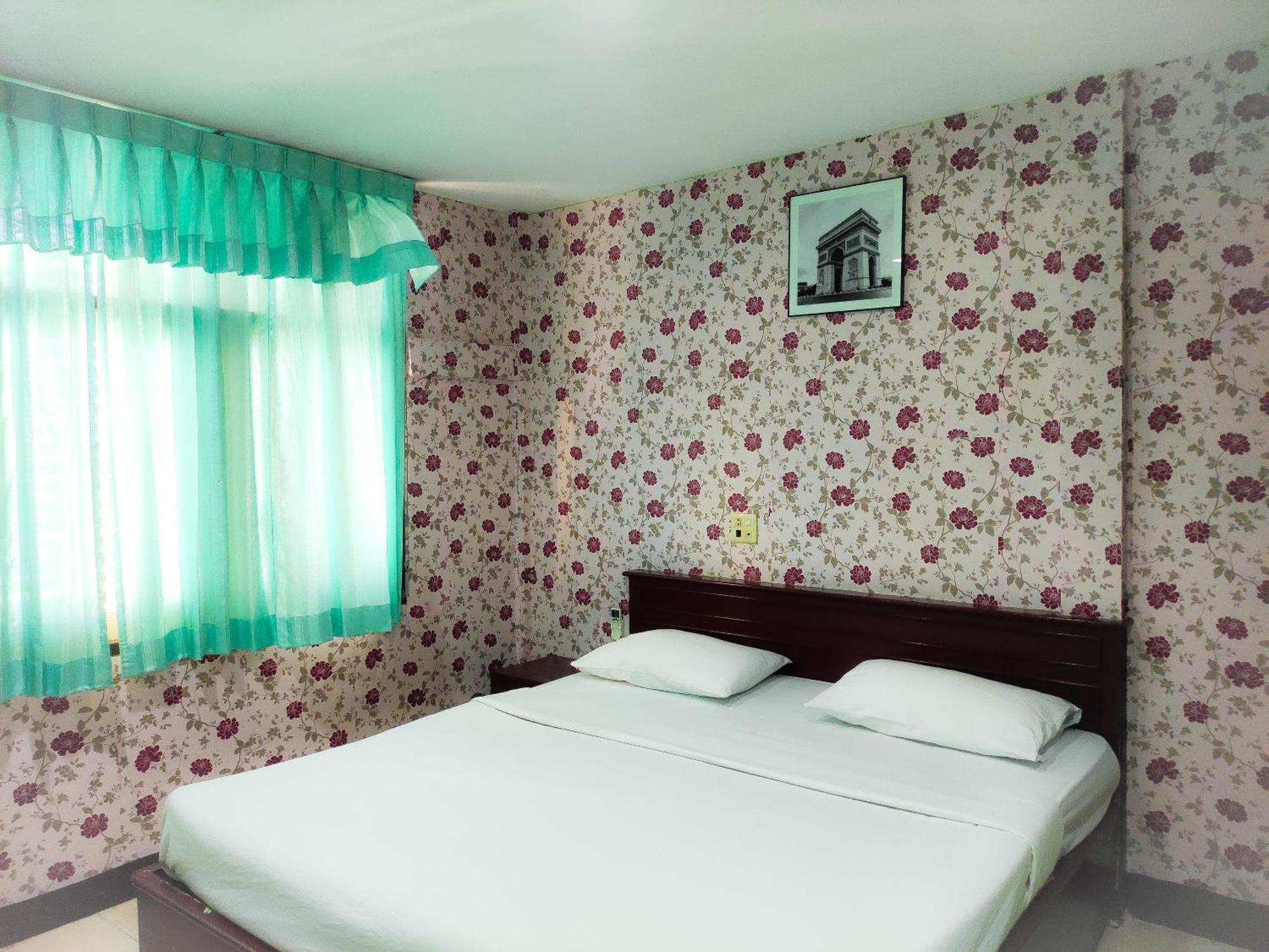 Woodlands Inn Bangkok Bagian luar foto