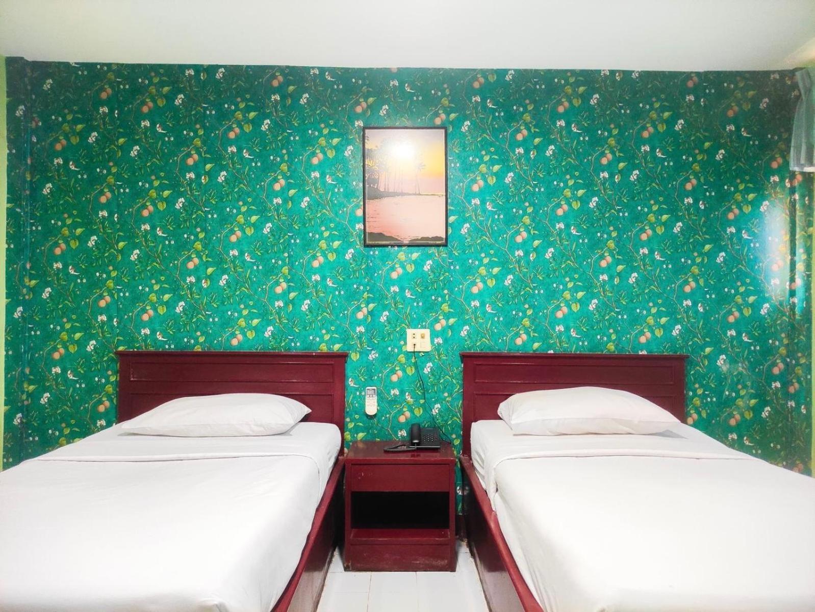 Woodlands Inn Bangkok Bagian luar foto