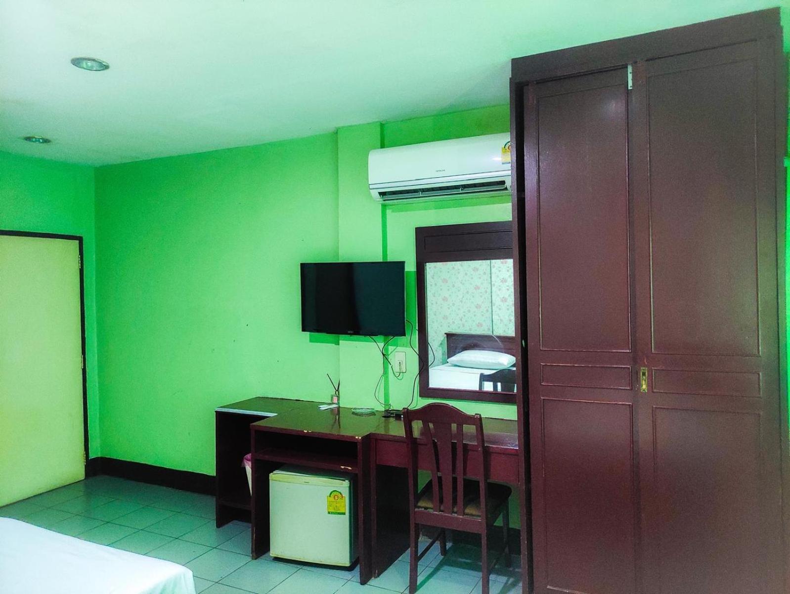 Woodlands Inn Bangkok Bagian luar foto