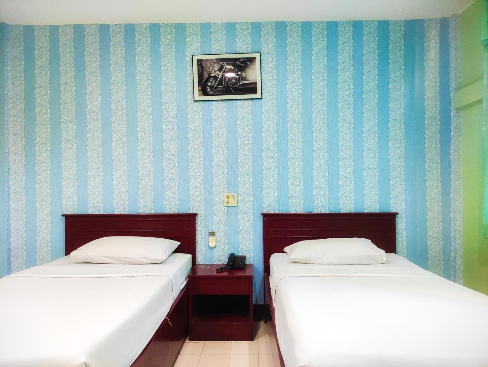 Woodlands Inn Bangkok Bagian luar foto